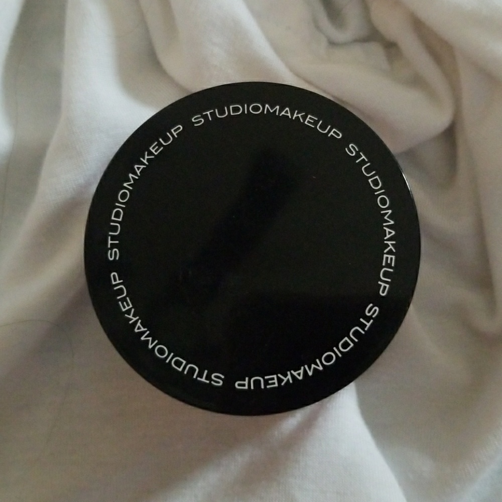 Studio makeup - Picture 2 of 2